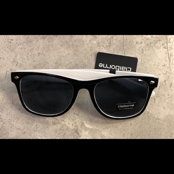 Liz Claiborne Men’s Wayfarer Style Sunglasses NWT - Picture 5 of 5